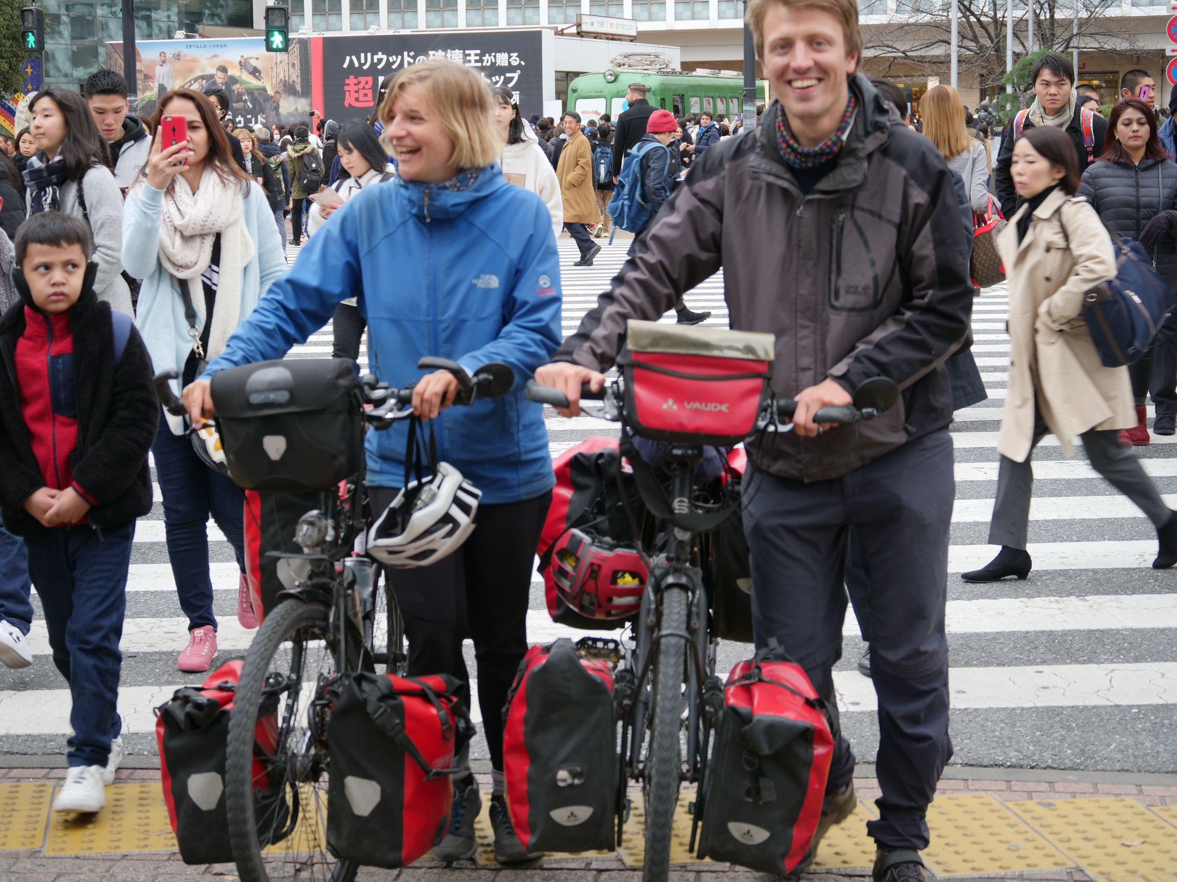 Manon & Dries with bikes in Japan